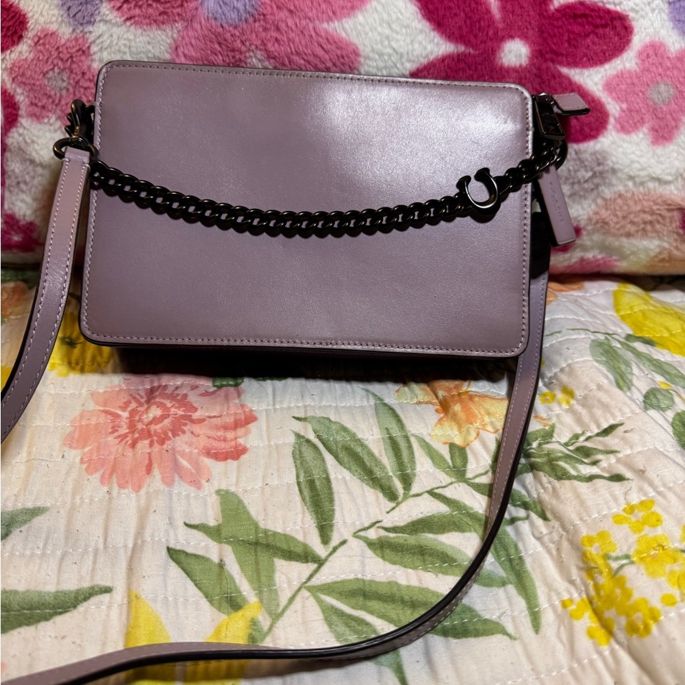 Chic Lavender Crossbody Bag with Chain Strap